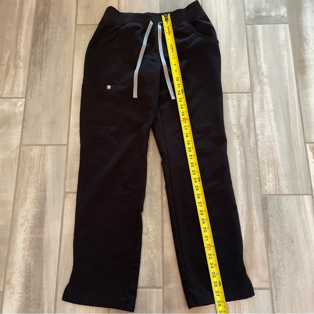 FIGS Black Scrub Set Small Casma Top/Small Kade Cargo Bottoms Pants Women’s - Picture 14 of 16